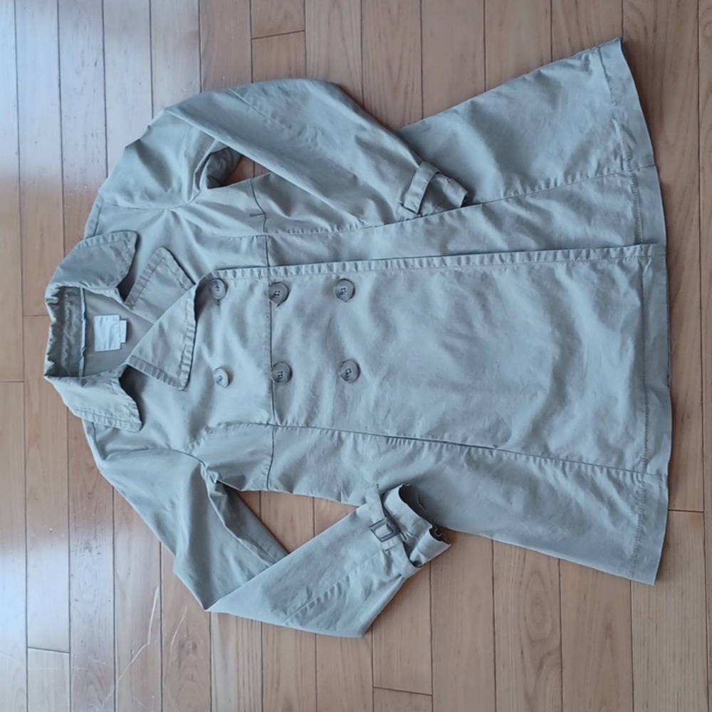 Old Navy Women's double breasted trench coat mid-lenght with belt.